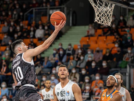 Luciano Parodi s Oliver Wuerzburg 10 , Filip Stanic s Oliver Wuerzburg 65 , GER, Ratiopharm Ulm vs s Oliver Wuerzburg, Basketball, Bundesliga, easycredit, 12 Matchday, Season 2021 2022, 18 02 2022, GER, Ratiopharm Ulm vs s Oliver Wuerzburg, Basketball, Bundesliga, easycredit, 12 Matchday, Season 2021 2022, 18 02 2022 Ulm Copyright: xEibner-Pressefoto SaschaxWaltherx EP_EER