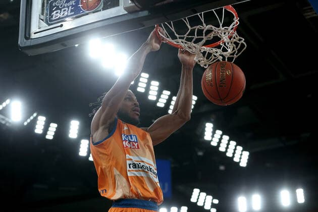 18 02 22, Neu Ulm, Germany, ratiopharm Arena, ratiopharm ulm vs s Oliver Wuerzburg Basketball Bundesliga, Jaron Blossomgame ratiopharm ulm in action, on the ball, individual action photo H Langer Neu Ulm ratiopharm Arena Bayern Germany  541_ULMWUR20220218_039 Langer-541