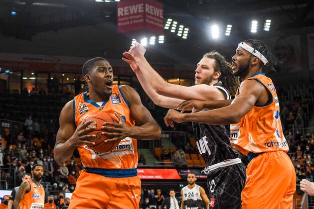 GER, BBL, ratiopharm Ulm vs s Oliver Würzburg Wuerzburg 18 02 2022, ratiopharm arena, New Ulm, GER, BBL, ratiopharm Ulm vs s Oliver Würzburg Wuerzburg, pictured Semaj Christon Ulm, 0 wins the rebound, Craig Moller Wuerzburg, 22 , Jaron Blossomgame Ulm, 4 nordphotoxGmbHx xHafner nph00200