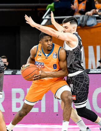 GER, BBL, ratiopharm Ulm vs s Oliver Würzburg Wuerzburg 18 02 2022, ratiopharm arena, New Ulm, GER, BBL, ratiopharm Ulm vs s Oliver Würzburg Wuerzburg, in picture Semaj Christon Ulm, 0 , Luciano Parodi Wuerzburg, 10 nordphotoxGmbHx xHafner nph00200