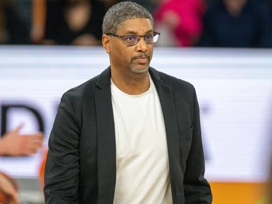 Steven Key s Oliver Wuerzburg, co coach , negative emotions, is disappointed disappointed, dissatisfied, GER, Ratiopharm Ulm vs s Oliver Wuerzburg, basketball, Bundesliga, easycredit, 12 Spieltag, Spielzeit 2021 2022, 18 02 2022, GER, Ratiopharm Ulm vs s Oliver Wuerzburg, basketball, Bundesliga, easycredit, 12 Spieltag, Spielzeit 2021 2022, 18 02 2022 Ulm Copyright: xEibner-Pressefoto SaschaxWaltherx EP_EER