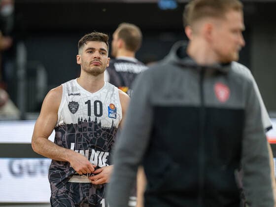 Luciano Parodi s Oliver Wuerzburg 10 , negative emotions is disappointed disappointed, dissatisfied, GER, Ratiopharm Ulm vs s Oliver Wuerzburg, Basketball, Bundesliga, easycredit, 12 Spieltag, Spielzeit 2021 2022, 18 02 2022, GER, Ratiopharm Ulm vs s Oliver Wuerzburg, Basketball, Bundesliga, easycredit, 12 Spieltag, Spielzeit 2021 2022, 18 02 2022 Ulm Copyright: xEibner-Pressefoto SaschaxWaltherx EP_EER