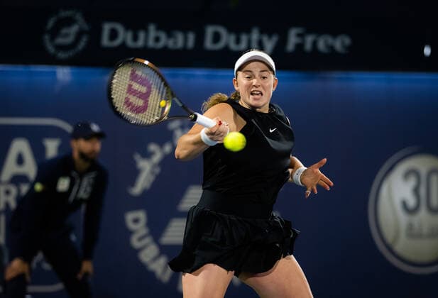 February 18, 2022, DUBAI, UNITED ARAB EMIRATES: Jelena Ostapenko of Latvia in action during the semi-final of the 2022 Dubai Duty Free Tennis Championships WTA, Tennis Damen 1000 tennis tournament against Simona Halep of Romania DUBAI UNITED ARAB EMIRATES - ZUMAa181 20220218_zaa_a181_017 Copyright: xRobxPrangex