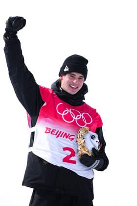 Bilder des Jahres 2022, Sport 02 Februar Sport Themen der Woche KW 07 (220219) -- ZHANGJIAKOU, Feb. 19, 2022 -- Nico Porteous of New Zealand celebrates during the flower ceremony after the freestyle skiing men s freeski halfpipe final of Beijing 2022 Winter Olympics at Genting Snow Park in Zhangjiakou, north China s Hebei Province, Feb. 19, 2022. ) (BEIJING2022)CHINA-ZHANGJIAKOU-OLYMPIC Winter games, Winterspiele,Spiele, Summer games FREESTYLE SKIING-MEN S FREESKI HALFPIPE-FINAL(CN) XuexYubin 