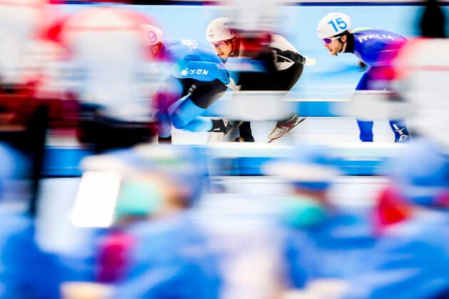 Sport Bilder des Tages OLYMPICS - Winter Olympic Games, Olympische Spiele, Olympia, OS Beijing 2022 BEIJING,CHINA,19.FEB.22 - OLYMPICS, Speed skating, Eisschnelllauf - Winter Olympic Games Beijing 2022, mass start, men. Image shows Seitaro Ichinohe (JPN) and Michele Malfatti (ITA).  GEPAxpictures xPatrickxSteiner