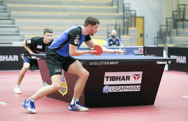 18 02 2022, xrhsx, table tennis 1 Bundesliga, 1 FC Saarbrücken TTC Neu Ulm emspor, v l Lev Katsman TTC Neu Ulm , Patrick Franziska 1 FC Saarbrücken table tennis Saarbrücken