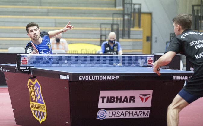 18 02 2022, xrhsx, table tennis 1 Bundesliga, 1 FC Saarbrücken TTC Neu Ulm emspor, v l Patrick Franziska 1 FC Saarbrücken table tennis , Lev Katsman TTC Neu Ulm Saarbrücken