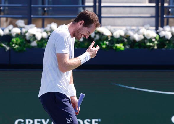 Andy Murray amuses himself during training, joy, fun, Copyright: xJuergenxHasenkopfx