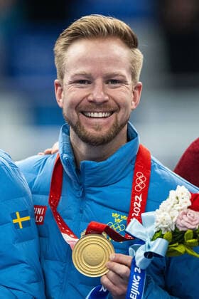 220219 Niklas Edin of Sweden celebrates with his gold medal after the mens curling final match between Sweden and Great Britain during day 15 of the 2022 Winter Olympics on February 19, 2022 in Beijing Photo Maxim ThorÃ BILDBYRAN kod MT MT0332 curling olympic games olympics winter olympics os ol olympic games winter os olympic games peking peking 2022 beijing 2022 beijing 2022 olympic games beijing 2022 winter olympic games peking os beijing ol winter ol 15 bbeng sweden england cheers,  Copyright: MAXIMxTHORE BB220219MT082