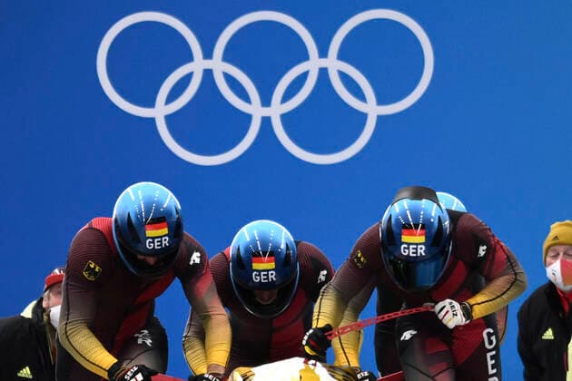 FRIEDRICH Francesco Team GER mit MAGRIS Thorsten, BAUER Candy und SCHUELLER Alexander 4er Bob Finale der Maenner am Samstag den 19.02.2022 Olympische Winterspiele 2022 in Yanqing China *** FRIEDRICH Francesco Team GER with MAGRIS Thorsten, BAUER Candy and SCHUELLER Alexander 4 man bobsleigh final on Saturday 19 02 2022 Olympic Winter Games 2022 in Yanqing China