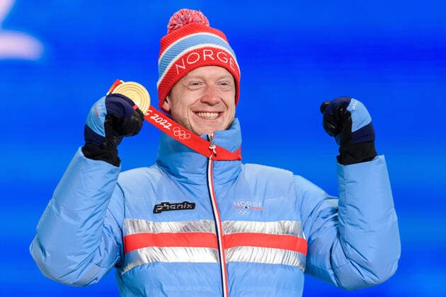 Bilder des Jahres 2022, Sport 02 Februar Sport Themen der Woche KW 07 Sport Bilder des Tages 220219 Johannes Thingnes Bo of Norway celebrate with gold medal at the medal ceremony for men?s biathlon 15 km mass start during day 15 of the 2022 Winter Olympics on February 19, 2022 in Zhangjiakou. Photo: Vegard Grott BILDBYRAN kod VG VG0246 bbeng Olympic Games, Olympische Spiele, Olympia, OS olympics winter olympics os ol olympiska spel vinter-os olympiske leker peking peking 2022 beijing 2022 beijing 2022 olympic games beijing 2022 winter olympic games peking-os beijing-ol vinter-ol medaljceremoni medaljeseremoni celebration jubel norge norway *** 220219 Johannes Thingnes Bo of Norway celebrate with gold medal at the medal ceremony for men bis biathlon 15 km mass start during day 15 of the 2022 Winter Olympics on February 19, 2022 in Zhangjiakou Photo Vegard Grott BILDBYRAN kod VG VG0246 bbeng olympic games olympics winter olympics os ol olympic games winter os olympic games peking peking 2022 beijing 2022 beijing 2022 olympic games beijing 2022 winter olympic games peking os beijing ol winter ol medal ceremony medal ceremony celebration jubel norway norway,  Copyright: VEGARDxGRoTT BB220219VG070