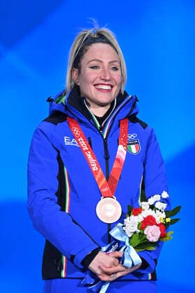 (220219) -- BEIJING, Feb. 19, 2022 -- Bronze medalist Francesca Lollobrigida of Italy poses during the awarding ceremony of Speed skating, Eisschnelllauf women s mass start at the Beijing Medals Plaza of the Winter Olympics in Beijing, capital of China, Feb. 19, 2022. ) (BEIJING2022)CHINA-BEIJING-OLYMPIC Winter games, Winterspiele,Spiele, Summer games AWARDING CEREMONY-SPEED SKATING (CN) HuangxZongzhi 