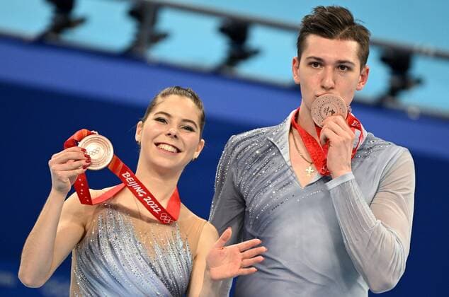 China Olympics 2022 Medal Ceremony 8120828 19.02.2022 Bronze medalists Russian Olympic Committee s Anastasia Mishina and Aleksandr Galliamov celebrate on the podium during the medal ceremony for the pairs Figure skating, Eiskunstlauf event during the Beijing 2022 Winter Olympic Games, Olympische Spiele, Olympia, OS at Capital Indoor Stadium in Beijing, China. Vladimir Astapkovich Sputnik Beijing China  Copyright: xVladimirxAstapkovichx