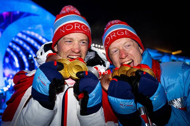 220219 Tarjei Bo and Johannes Thingnes Bo of Norway with their medals during day 15 of the 2022 Winter Olympics on February 19, 2022 in Zhangjiakou Photo Vegard Grott BILDBYRAN kod VG VG0246 bbeng olympic games olympics winter olympics os ol olympiska spel vinter os olympiske leker peking peking 2022 beijing 2022 beijing 2022 olympic games beijing 2022 winter olympic games peking os beijing ol vinter ol medaljceremoni medaljeseremoni norge norway,  Copyright: VEGARDxGRoTT BB220219VG109