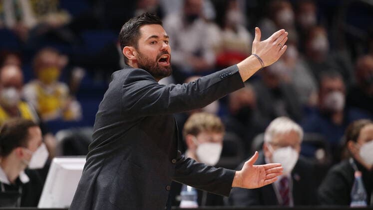 coach Sebastian Gleim Crailsheim action upper body upper body sports basketball BBL cup top four men semifinal season 2021 2022 19 02 2022 BB Löwen Braunschweig vs HAKRO Merlins Crailsheim