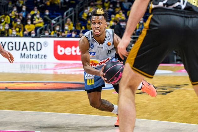 T J Shorts HAKRO Merlins Crailsheim, 0 , Attack, GER, Basketball Loewen Braunschweig vs HAKRO Merlins Crailsheim, BBL, Basketball 1 Bundesliga Maenner, Pokal Top Four 2022 Semi Final, Season 2021 2022, 19 02 2022, Basketball Loewen Braunschweig vs HAKRO Merlins Crailsheim, BBL, Pokal Top Four 2022, Semi Final, Basketball 1 Bundesliga Maenner, , Season 2021 2022, 19 02 2022, Berlin Copyright: xEibner-Pressefoto UwexKochx EP_UKH