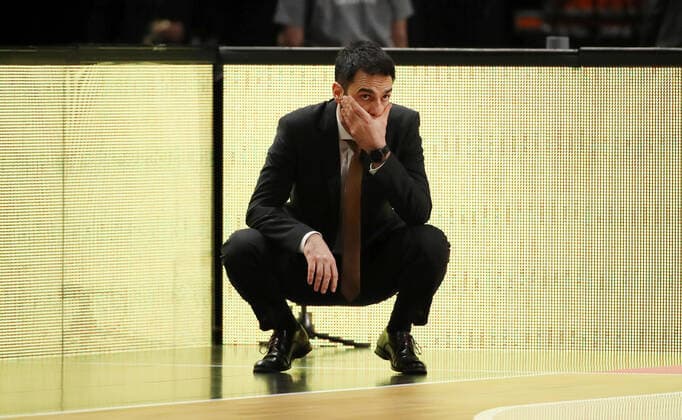 Coach Jesus Ramirez Braunschweig single image clipping action sports basketball BBL cup top four men semifinal season 2021 2022 19 02 2022 BB Löwen Braunschweig vs HAKRO Merlins Crailsheim