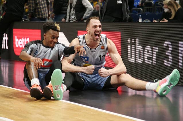 TJ Shorts II, Dejan Kovacevic jubilant joy emotion jubilation after the end of the game sports basketball BBL Cup Top Four mens semifinals season 2021 2022 19 02 2022 BB Lions Braunschweig vs HAKRO Merlins Crailsheim