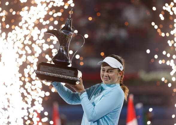 Winner Jelena Ostapenko, with the cup, trophy, award ceremony, presentation Tennis Dubai Tennis Championships WTA Dubai Duty Free Tennis Stadium Dubai United Arab Emirates 19 February 2022 Copyright: xJuergenxHasenkopfx