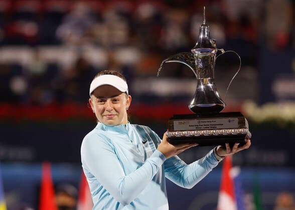 Bilder des Jahres 2022, Sport 02 Februar Sport Themen der Woche KW 07 Siegerin Jelena Ostapenko, mit dem Pokal, Trophäe, Siegerehrung, Praesentation Tennis - Dubai Tennis Championships - WTA, Tennis Damen - Dubai Duty Free Tennis Stadium - Dubai - - United Arab Emirates - 19 February 2022. *** Winner Jelena Ostapenko, with the cup, trophy, award ceremony, presentation Tennis Dubai Tennis Championships WTA Dubai Duty Free Tennis Stadium Dubai United Arab Emirates 19 February 2022 Copyright: xJuergenxHasenkopfx
