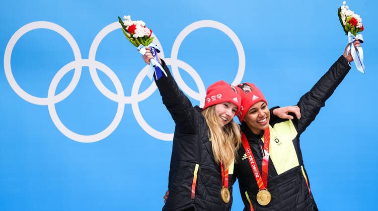 BEIJING, CHINA - FEBRUARY 19, 2022: Gold medalists Laura Nolte (L) and Deborah Levi of Germany at a flower ceremony for the 2-woman bobsleigh at the 2022 Winter Olympic Games, Olympische Spiele, Olympia, OS at the Yanqing National Sliding Centre. Anton Novoderezhkin TASS  TS124671