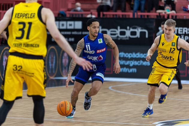 Daniel Keppeler Tigers Tuebingen, 31 CJ Walker Phoenix Hagen, 11 Aatu Kivimaeki Tigers Tuebingen, 12 Tigers Tuebingen vs Phoenix Hagen, 2 Basketball Bundesliga, Pro A, Barmer 2 Basketball, 32 Spieltag , Spielzeit 2021 2022, 19 02 2022 Tigers Tuebingen vs Phoenix Hagen, 2 Basketball Bundesliga, Pro A, Barmer 2 Basketball, 32 Spieltag , Spielzeit 2021 2022, 19 02 2022 Tuebingen Copyright: xNinaxSanderx xEibnerxPressefotox EP_NSR