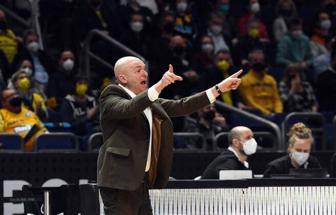 Basketball, men, 2021 2022 season, MagentaSport BBL Cup, TOP FOUR semifinal 2 , Alba Berlin Niners Chemnitz, coach Rodrigo Pastore Niners Chemnitz , 19 02 2022, Copyright: xSebastianxRäppold MatthiasxKochx