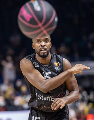 19 02 2022, Berlin, basketball, BBL Cup, semifinals, Final Four, Mercedes Benz Arena ALBA Berlin Niners Chemnitz Frantz Massenat of NINERS Chemnitz plays the ball ALBA Berlin Niners Chemnitz