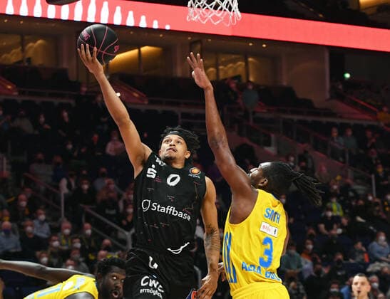 Basketball, men, 2021 2022 season, MagentaSport BBL Cup, TOP FOUR Semifinal 2 , Alba Berlin Niners Chemnitz, v l Nelson Weidemann Niners Chemnitz , Jaleen Smith Alba Berlin , 19 02 2022, Copyright: xSebastianxRäppold MatthiasxKochx