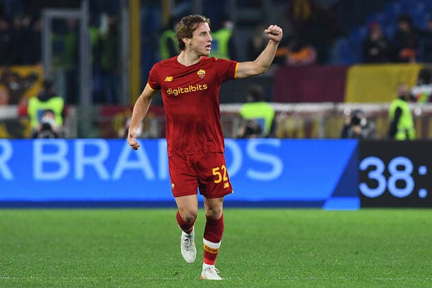 Italy: Serie A Match, Stadio Olimpico, As Roma v Verona Edoardo Bove of AS Roma celebrating after score the goal during football Serie A Match, Stadio Olimpico, As Roma v Verona ,19th February 2022 Imago-Images Emmefoto Copyright: xImago-Images Emmefotox