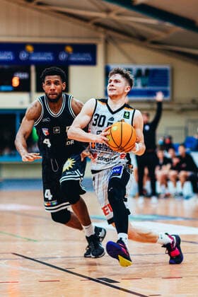 BB 2BL BSW Sixers ART Gaints Duesseldorf Vincent Friederici 30 BSW Sixers in duel with Quadre Lollis 4 ART Gaints Duesseldorf during the 2021 season 22 men in the Barmer 2 Bundesliga ProB between BSW Sixers and SCH ART Gaints Duesseldorf at the Ballsporthalle Sandersdorf on 19 February 2022 in Sandersdorf, Saxony Anhalt, Germany