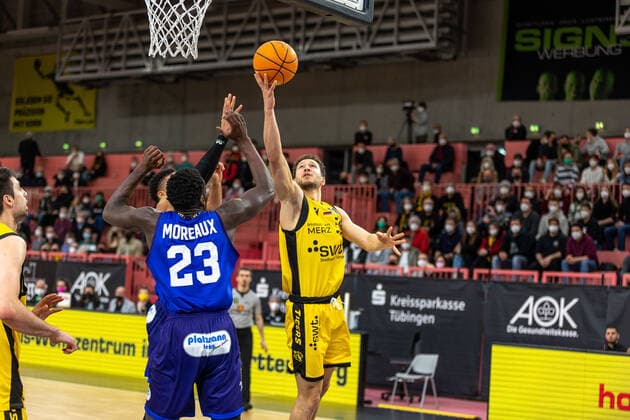 Joanic Gruetner Bacoul TIgers Tuebingen, 50 Tigers Tuebingen vs Phoenix Hagen, 2 Basketball Bundesliga, Pro A, Barmer 2 Basketball, 32 Spieltag , Spielzeit 2021 2022, 19 02 2022 Tigers Tuebingen vs Phoenix Hagen, 2 Basketball Bundesliga, Pro A, Barmer 2 Basketball, 32 Spieltag , Spielzeit 2021 2022, 19 02 2022 Tuebingen Copyright: xNinaxSanderx xEibnerxPressefotox EP_NSR
