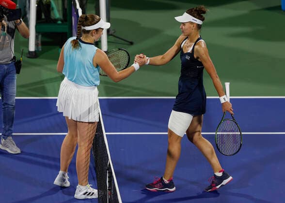 Veronika Kudermetova congratulates the winner Jelena Ostapenko, emotion, final, final tennis Dubai Tennis Championships WTA Dubai Duty Free Tennis Stadium Dubai United Arab Emirates 19 February 2022 Copyright: xJuergenxHasenkopfx