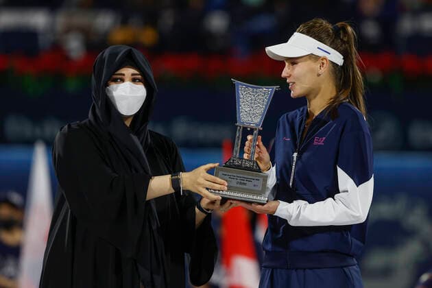 Sheikha Latifa presents finalist Veronika Kudermetova with the cup, trophy, award ceremony, presentation Copyright: xJuergenxHasenkopfx