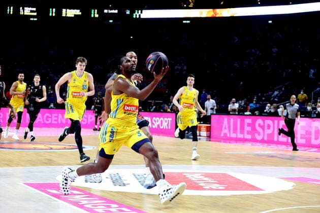 DEU, TOP4 Final, ALBA vs Niners Chemnitz, 19 02 2022, Mercedes Benz Arena, Berlin, DEU, TOP4 Final, ALBA vs Niners Chemnitz, in picture Jaleen Smith ALBA Berlin 3 , Darion Atkins Chemnitz 44 nordphotoxGmbHx xEngler nph00076