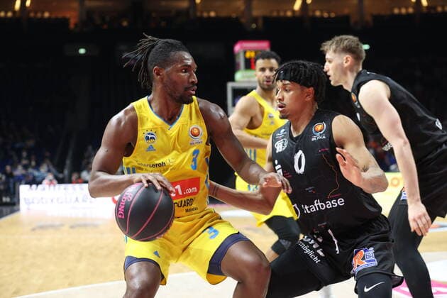 DEU, TOP4 Final, ALBA vs Niners Chemnitz, 19 02 2022, Mercedes Benz Arena, Berlin, DEU, TOP4 Final, ALBA vs Niners Chemnitz, in picture Jaleen Smith ALBA Berlin 3 , Weidemann Chemnitz 0 nordphotoxGmbHx xEngler nph00076