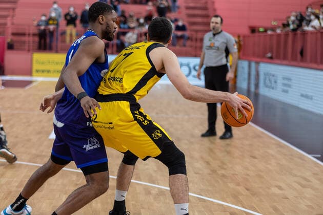 Shawn Occeus Phoenix Hagen, 01 Mateo Seric Tigers Tuebingen, 17 Tigers Tuebingen vs Phoenix Hagen, 2 Basketball Bundesliga, Pro A, Barmer 2 Basketball, 32 Spieltag , Spielzeit 2021 2022, 19 02 2022 Tigers Tuebingen vs Phoenix Hagen, 2 Basketball Bundesliga, Pro A, Barmer 2 Basketball, 32 Spieltag , Spielzeit 2021 2022, 19 02 2022 Tuebingen Copyright: xNinaxSanderx xEibnerxPressefotox EP_NSR