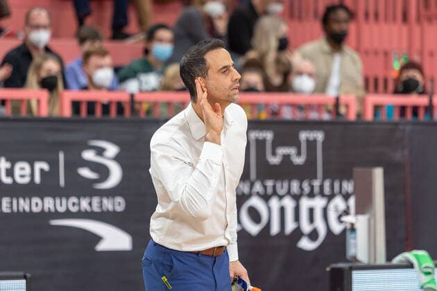 Chris Harris Phoenix Hagen, Head Coach Tigers Tuebingen vs Phoenix Hagen, 2 Basketball Bundesliga, Pro A, Barmer 2 Basketball, 32 Spieltag , Spielzeit 2021 2022, 19 02 2022 Tigers Tuebingen vs Phoenix Hagen, 2 Basketball Bundesliga, Pro A, Barmer 2 Basketball, 32 Spieltag , Spielzeit 2021 2022, 19 02 2022 Tuebingen Copyright: xNinaxSanderx xEibnerxPressefotox EP_NSR