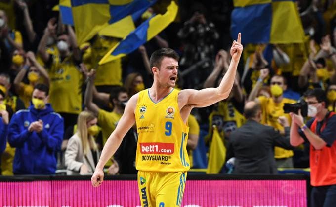 Basketball, men, season 2021 2022, MagentaSport BBL Cup, TOP FOUR semifinal 2 , Alba Berlin Niners Chemnitz, Jonas Mattisseck Alba Berlin , cheering after the final whistle, 19 02 2022, Copyright: xSebastianxRäppold MatthiasxKochx