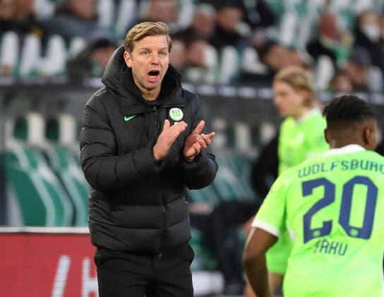 VfL vs Hoffenheim, 1 BL Wolfsburg, 19 02 2022, FOOTBALL VfL Wolfsburg vs TSG 1899 Hoffenheim, 1 BL, season 2021 22, VW Arena head coach Florian Kohfeldt VfL Wolfsburg loudly on the sidelines, gesturing Wolfsburg