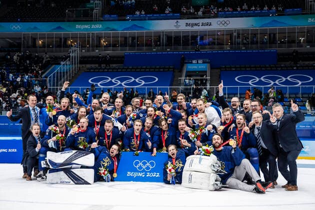 Bilder des Jahres 2022, Sport 02 Februar Sport Themen der Woche KW 07 Sport Bilder des Tages 220220 Players of Finland celebrate after the men s Ice hockey, Eishockey final game between Finland and ROC (Russia) during day 16 of the 2022 Winter Olympics on February 20, 2022 in Beijing. Photo: Maxim Thore BILDBYRAN kod MT MT0334 bbeng ishockey ice hockey Olympic Games, Olympische Spiele, Olympia, OS olympics winter olympics os ol olympiska spel vinter-os olympiske leker peking peking 2022 beijing 2022 beijing 2022 olympic games beijing 2022 winter olympic games peking-os beijing-ol vinter-ol final ryssland finland russia jubel *** 220220 Players of Finland celebrate after the men s ice hockey final game between Finland and ROC Russia during day 16 of the 2022 Winter Olympics on February 20, 2022 in Beijing Photo Maxim Thore BILDBYRAN kod MT MT0334 bbeng ishockey ice hockey olympic games olympics winter olympics os ol olympics winter os olympics peking peking peking 2022 beijing 2022 beijing 2022 olympic games beijing 2022 winter olympic games beijing os beijing ol winter ol final russia finland russia cheer,  Copyright: MAXIMxTHORE BB220220MT026
