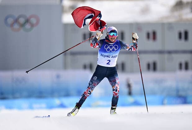 (220220) -- ZHANGJIAKOU, Feb. 20, 2022 -- Therese Johaug of Norway celebrates after the cross-country skiing women s 30km mass start free of Beijing 2022 Winter Olympics at National Cross-Country Skiing Centre in Zhangjiakou, north China s Hebei Province, Feb. 20, 2022. ) (XHTP)(BEIJING2022)CHINA-ZHANGJIAKOU-OLYMPIC Winter games, Winterspiele,Spiele, Summer games CROSS-COUNTRY SKIING-WOMEN S 30KM MASS START FREE (CN) ZhangxHongxiang 