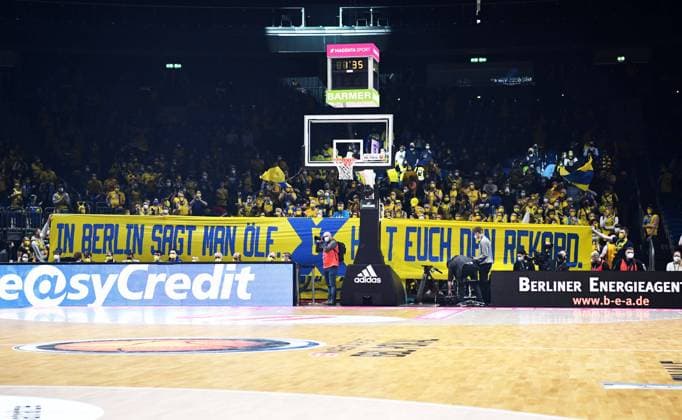 Basketball, men, season 2021 2022, MagentaSport BBL Cup, Top Four Final , Hakro Merlins Crailsheim Alba Berlin, Fans of Alba with banner, In Berlin they say ölf Get the record , 20 02 2022, Copyright: xSebastianxRäppold MatthiasxKochx