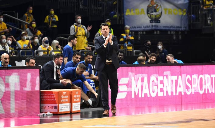 Basketball, men, season 2021 2022, MagentaSport BBL Cup, Top Four Final , Hakro Merlins Crailsheim Alba Berlin, coach Israel Gonzalez Alba Berlin , 20 02 2022, Copyright: xSebastianxRäppold MatthiasxKochx
