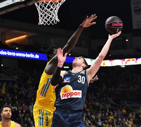 Basketball, men, season 2021 2022, MagentaSport BBL Cup, Top Four Final , Hakro Merlins Crailsheim Alba Berlin, v l Christ Koumadje Alba Berlin , Jon Axel Gudmundsson Hakro Merlins Crailsheim , 20 02 2022, Copyright: xSebastianxRäppold MatthiasxKochx