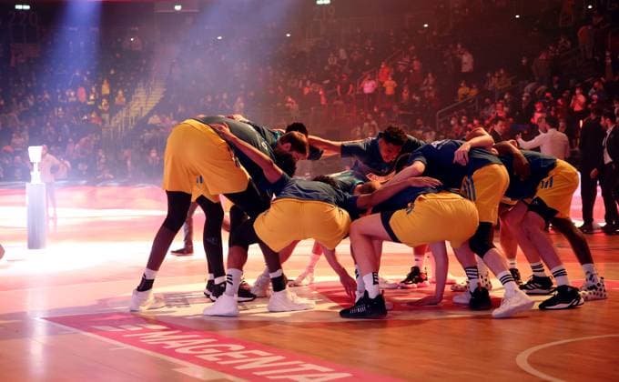 Alba team circle swear in before the start of the game ritual sports basketball BBL Cup Top Four mens final season 2021 2022 20 02 2022 Alba Berlin vs HAKRO Merlins Crailsheim