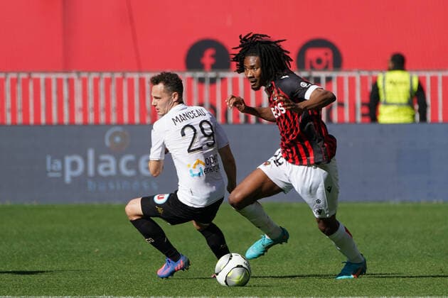 Khephren Thuram (OGC Nice) - Vincent Manceau (Sco Angers) FOOTBALL : OGC Nice vs SCO Angers - Ligue 1 Uber Eats - Nice - 20 02 2022 NorbertScanella Panoramic 