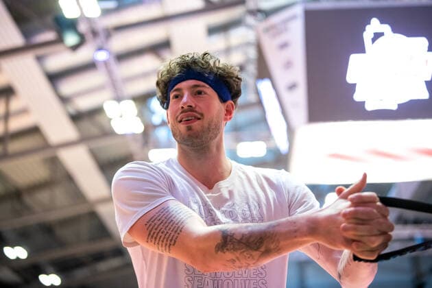 BARMER 2 Basketball Bundesliga ProA Season 2021 2022 Matchday 26 on 20 2 22 Medipolis SC Jena vs Rostock Seawolves Sid Marlon Theis Rostock warming up, portrait Sparkassen Arena