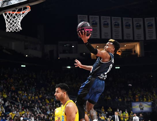 Basketball, men, season 2021 2022, MagentaSport BBL Cup, Top Four Final , Hakro Merlins Crailsheim Alba Berlin, v l Johannes Thiemann Alba Berlin , T J Shorts Hakro Merlins Crailsheim , 20 02 2022, Copyright: xSebastianxRäppold MatthiasxKochx