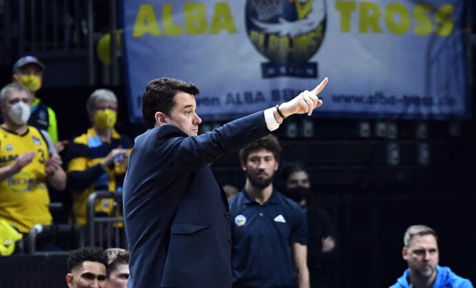 Basketball, men, season 2021 2022, MagentaSport BBL Cup, Top Four Final , Hakro Merlins Crailsheim Alba Berlin, coach Israel Gonzalez Alba Berlin , 20 02 2022, Copyright: xSebastianxRäppold MatthiasxKochx